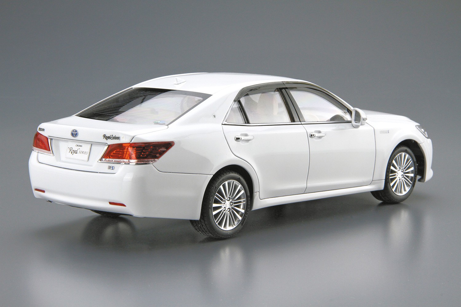 05080 Toyota Crown Royal Saloon G '15 GRS210/AWS210 Aoshima