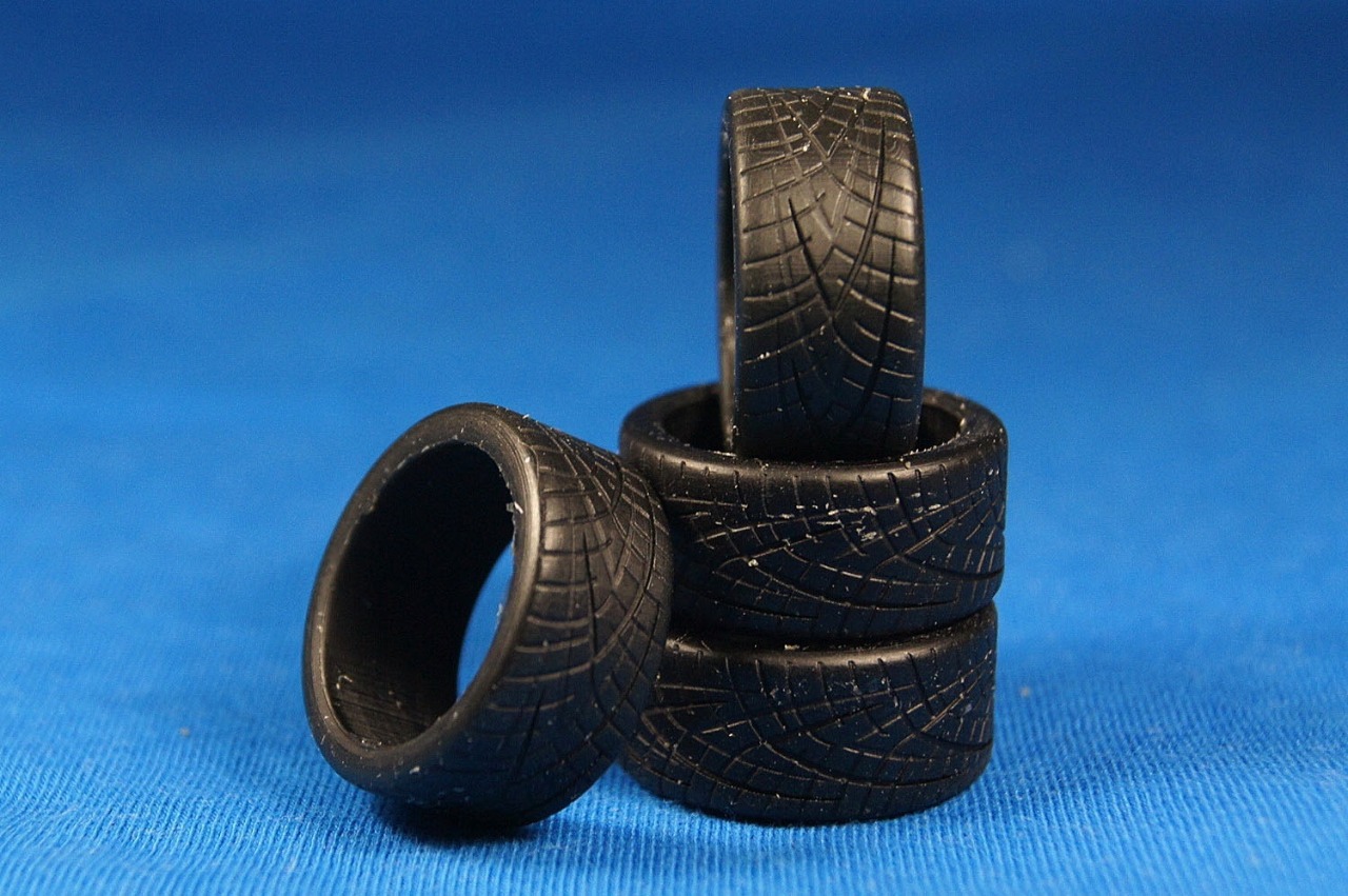 YS24-002 ШИНЫ 18-20 inches Toyo Tires PROXES R1R YourScale