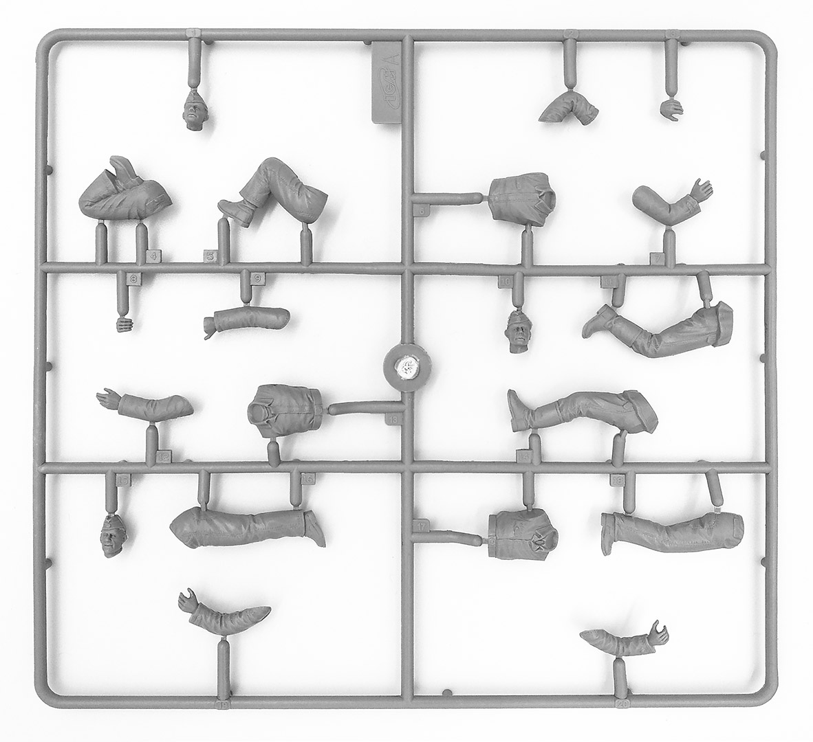 32109 Фигуры, Наземный персонал Люфтваффе (1939-1945) (3 фигуры) ICM