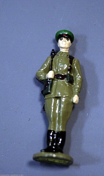 7-123 окрашеная фигура Пограничник в наряде. СА-75