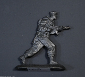 Н-7-127 ВДВ. Десантник с автоматом