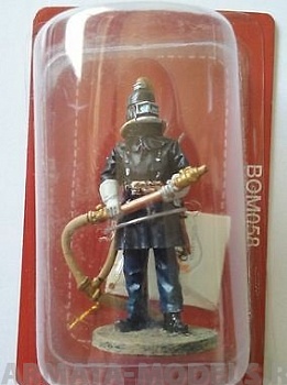 BOM058 Фигура Fireman with respiratory helmet, Berlin, Germany 1900, 1/32 Del Prado